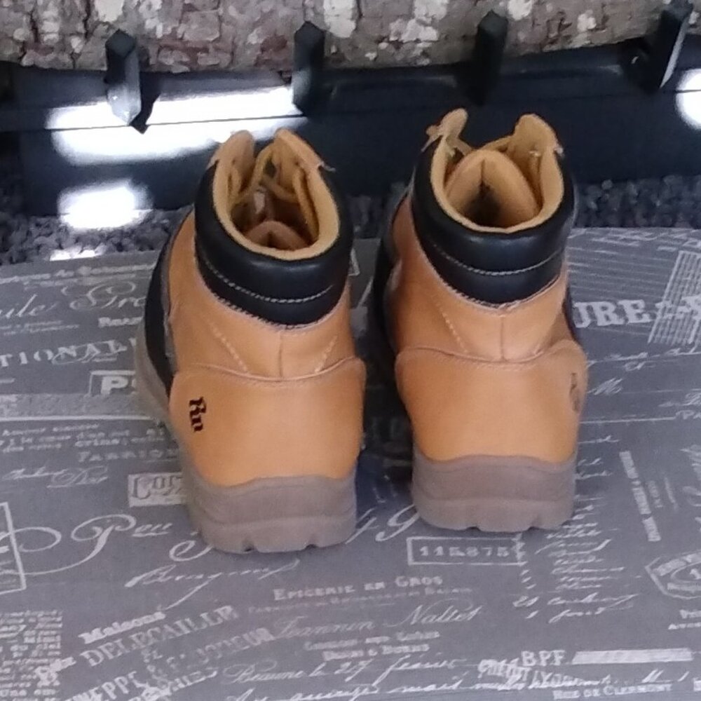 Kids Rocawear Boots - Picture 3 of 4